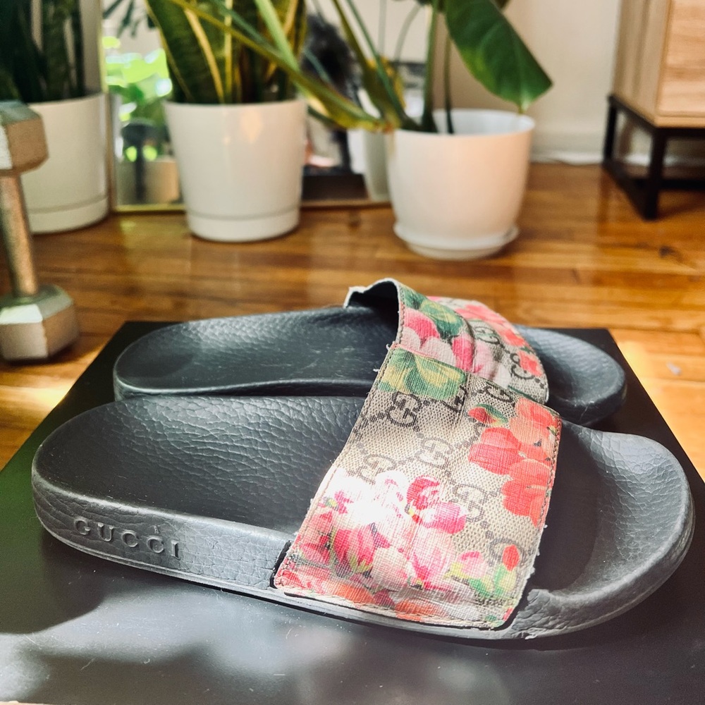 GUCCI women’s poolside slides size 6 US